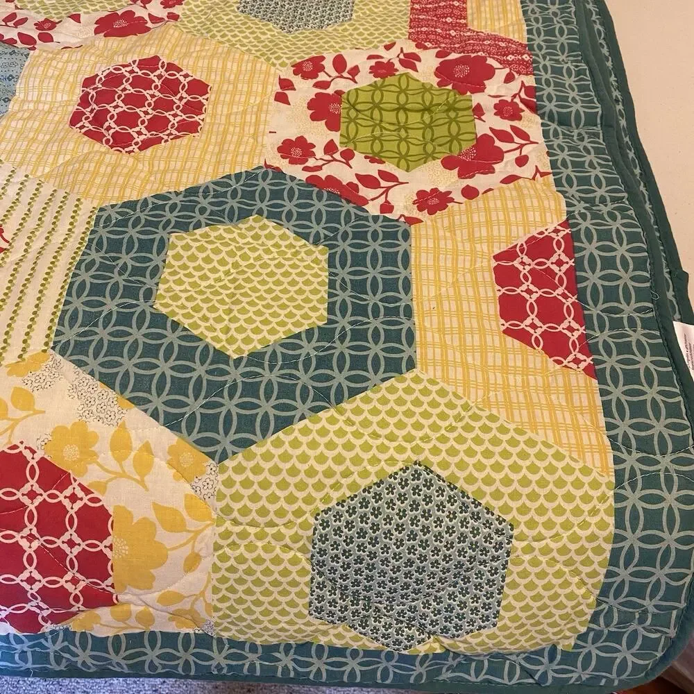 Better Homes And Garden Honeycombs Quilt Blanket Twin 63x86” Floral Cottagecore